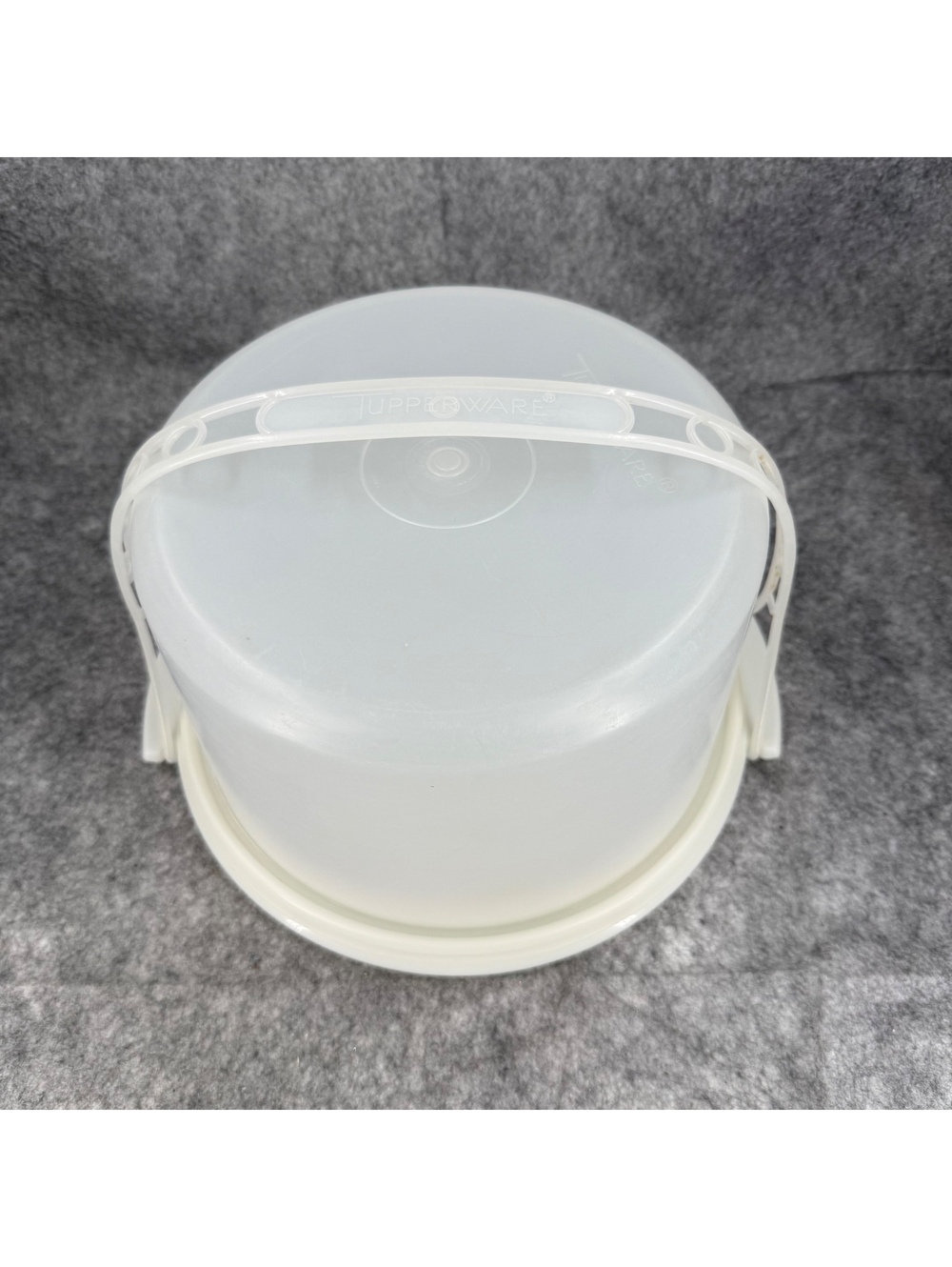 Vintage Tupperware Round Cake Taker Carrier White EUC 061